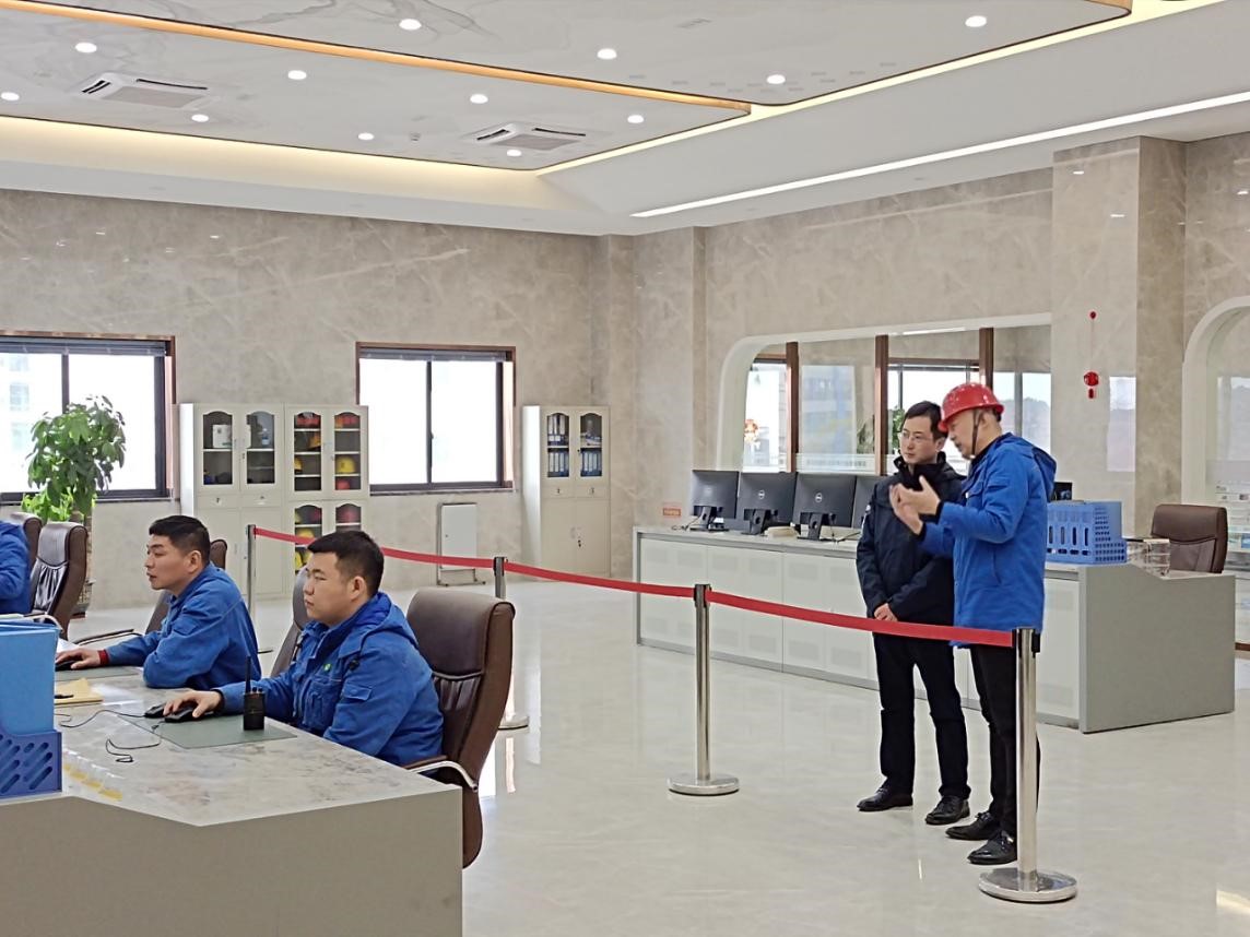 人生就是博集团向导到下属项目公司开展新春慰问