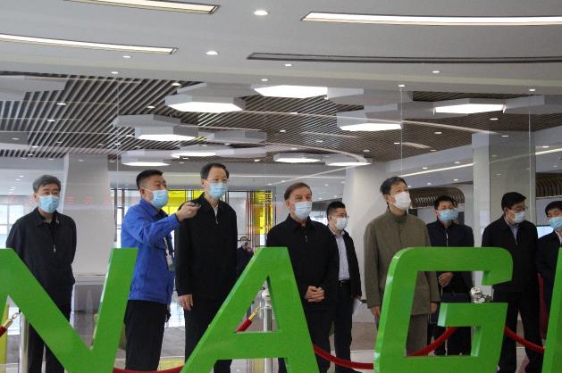 天下人大常委会副委员长艾力更?依明巴海到人生就是博通州项目开展科普法执法检查